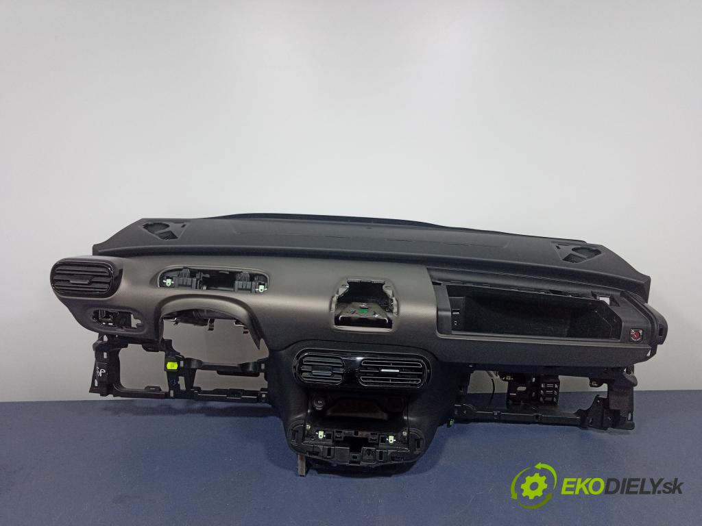 Citroen C4 cactus 2014 kokpit,pristrojová doska 01