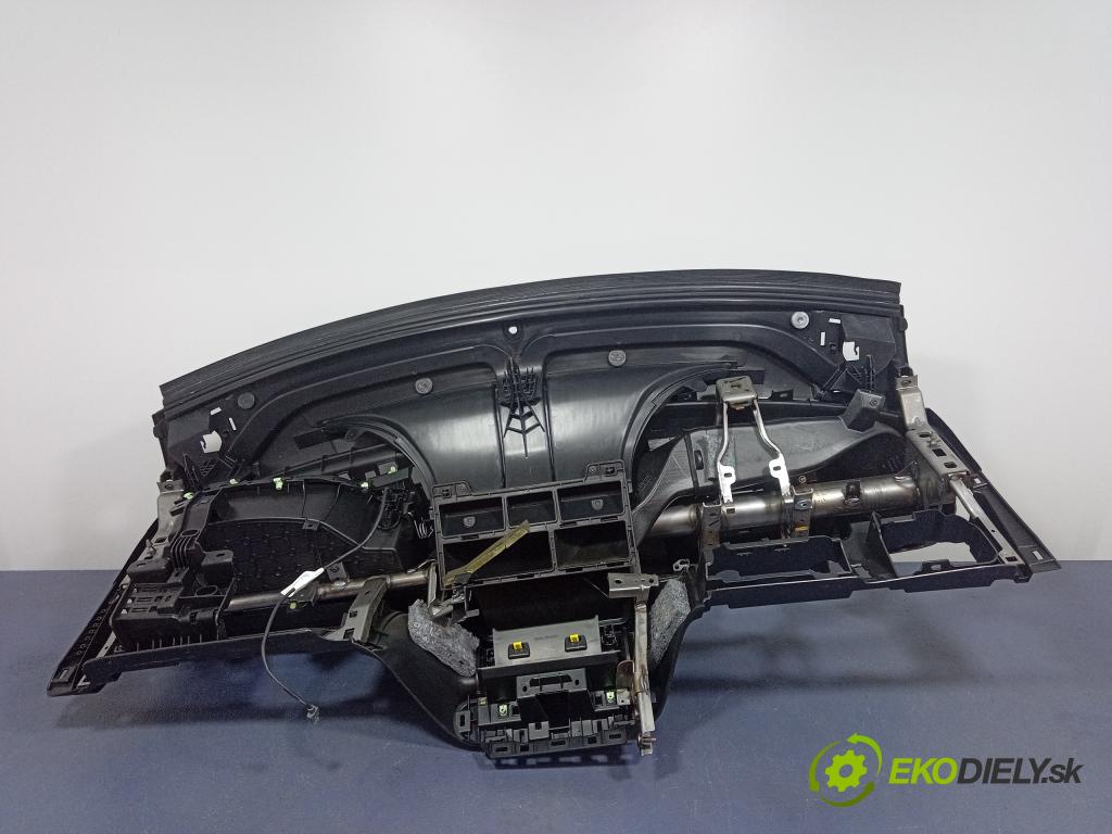 Citroen C4 cactus 2014 kokpit,pristrojová doska 01