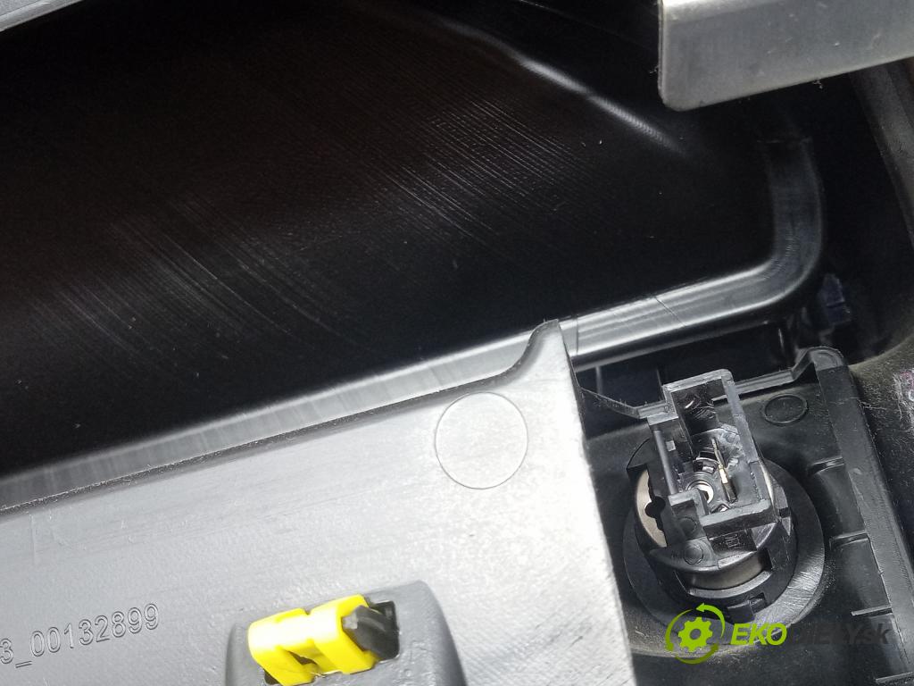 Citroen C4 cactus 2014 kokpit,pristrojová doska 01