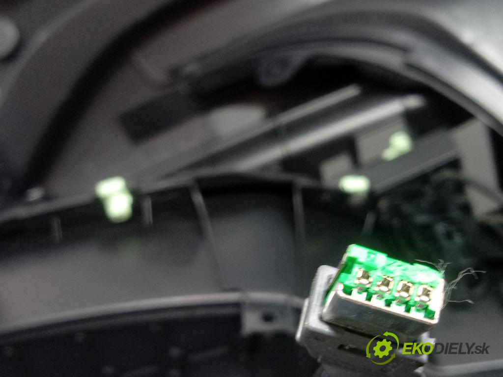 Citroen C4 cactus 2014 kokpit,pristrojová doska 01