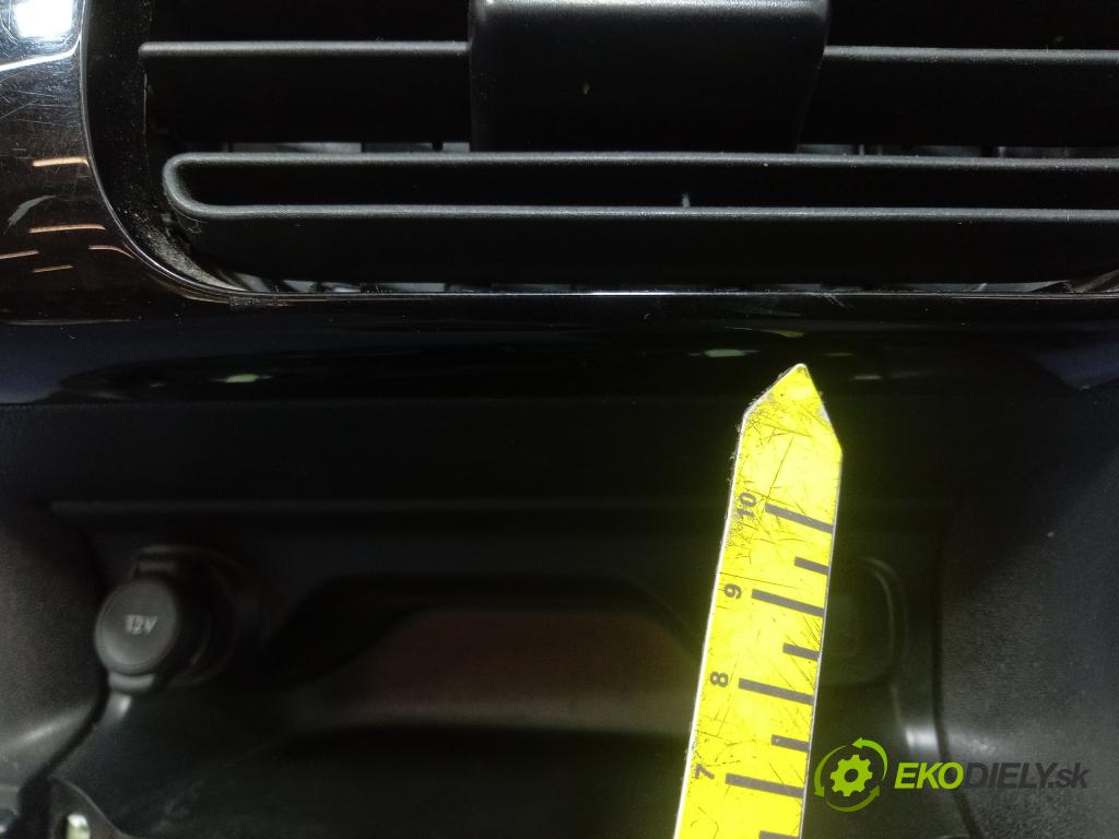 Citroen C4 cactus 2014 kokpit,pristrojová doska 01