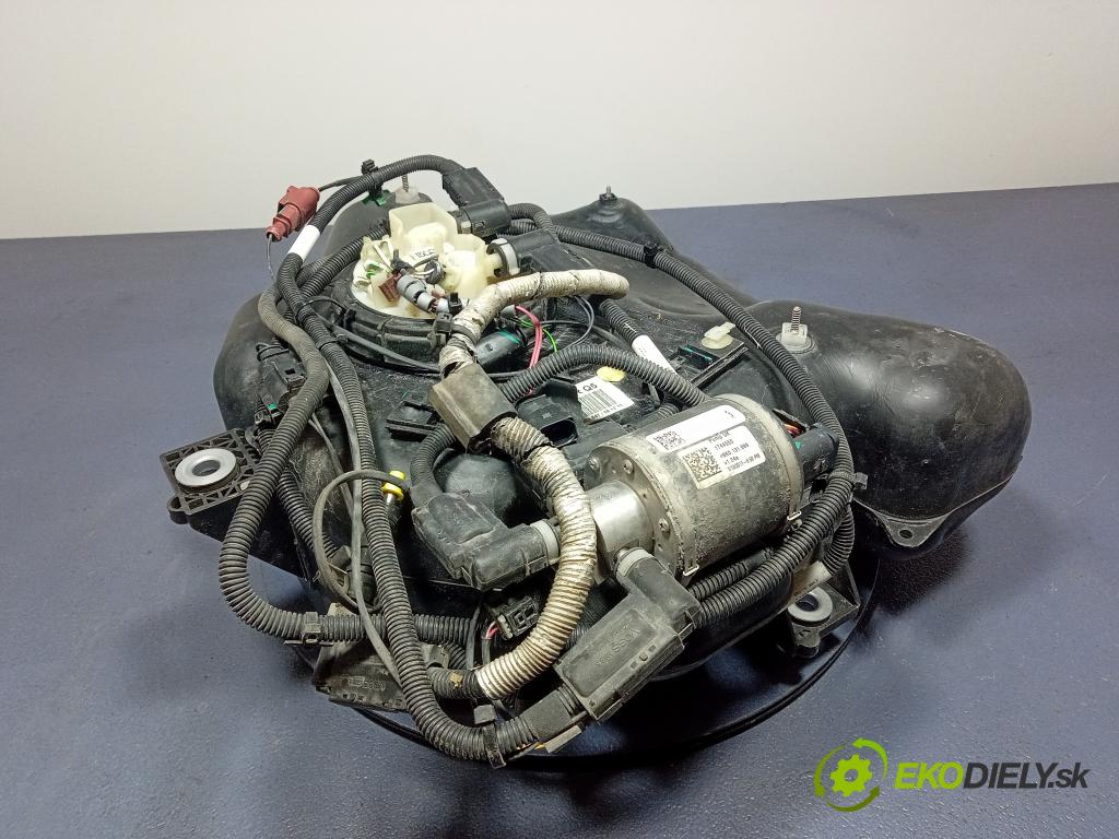 Audi Q5 2011 Nádrž: AdBlue: 8R0131877D