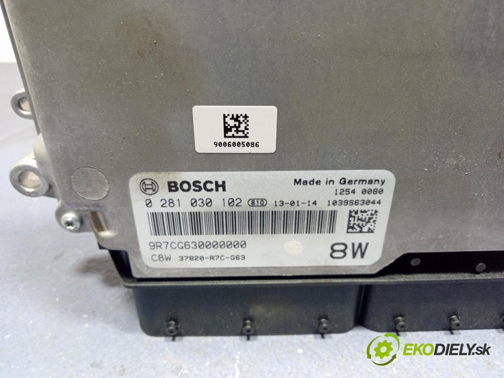 Honda Cr-v 2013 riadiaca jednotka Motor: 0281030102