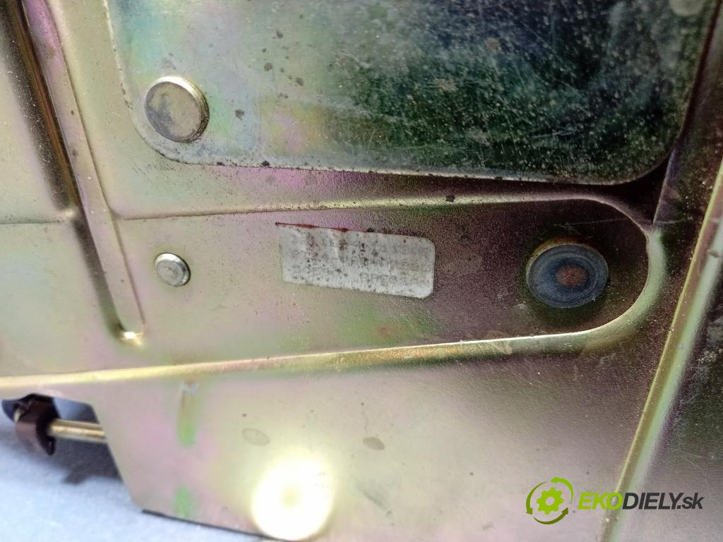 Ford Transit 2003 zámek dveře Zad: v pravo: 01