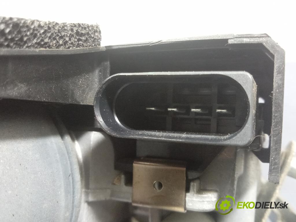 Volvo V40 2012 mechanismus motorek Stěrače: před 31378574