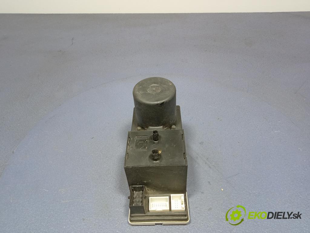 Audi A3 1997 pompa Centrálny: Zámok: 8L0862257E