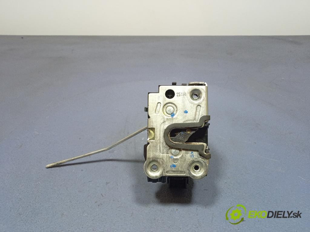 Dacia Dokker 2019 zámek dveře Zad: Levý: 01