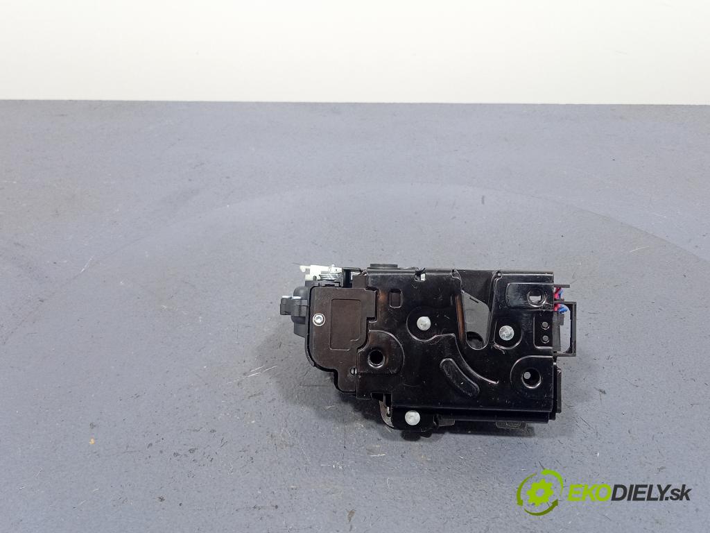 Volkswagen Bora 1.9 tdi 2001 zámek dveře Zad: Levý: 3B4839015A