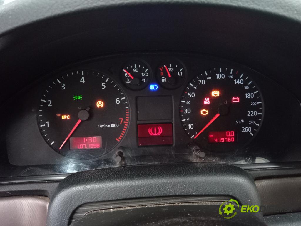 Audi A4 2000 prístrojovka/ budíky 8D0920900P