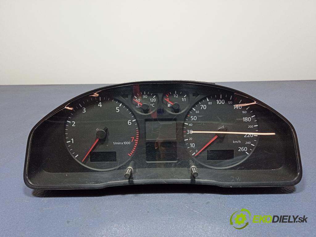 Audi A4 2000 prístrojovka/ budíky 8D0920900P
