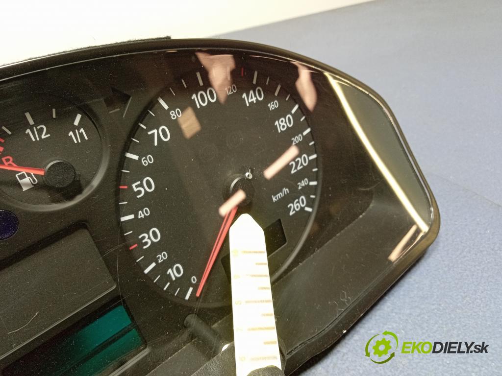 Audi A4 2000 prístrojovka/ budíky 8D0920900P