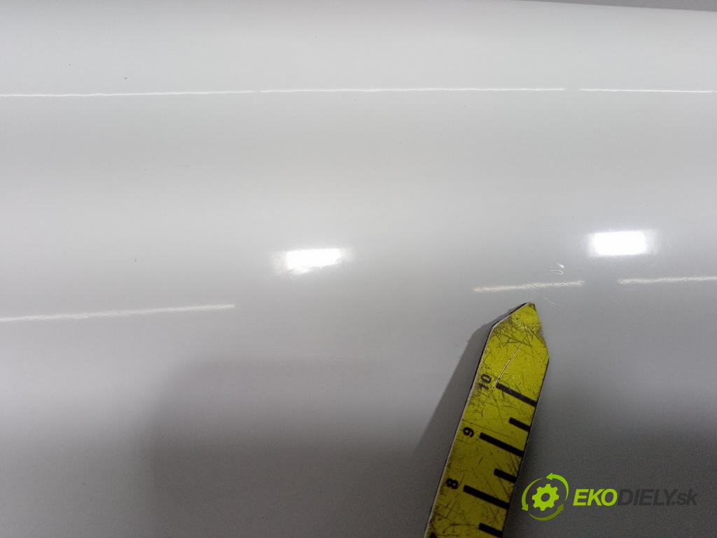Volkswagen Golf 2002 blatnik před v pravo: 01