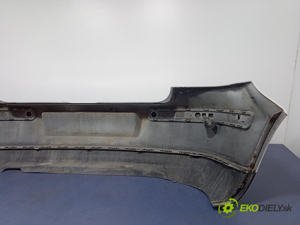 Volkswagen Golf 2002 nárazník Zad: 1J6807417