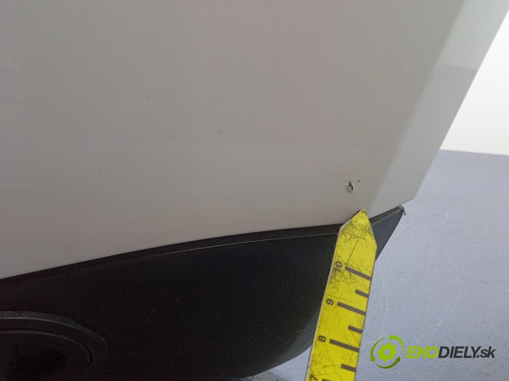Volkswagen Golf 2002 nárazník Zad: 1J6807417