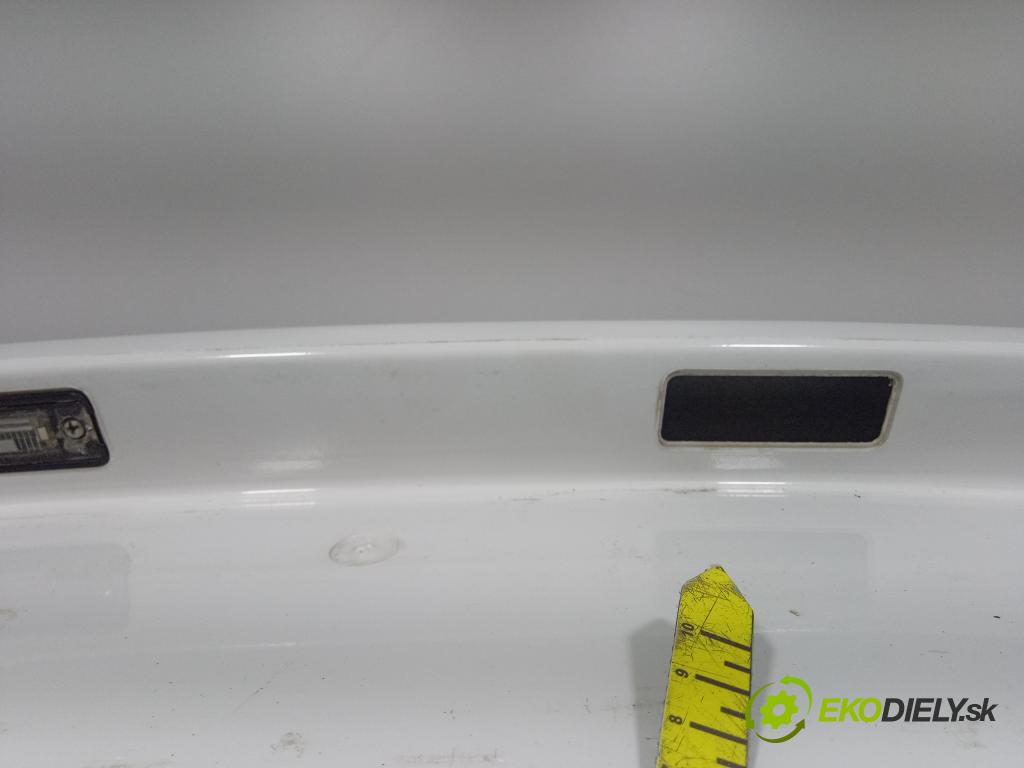 Volkswagen Golf 2002 nárazník Zad: 1J6807417