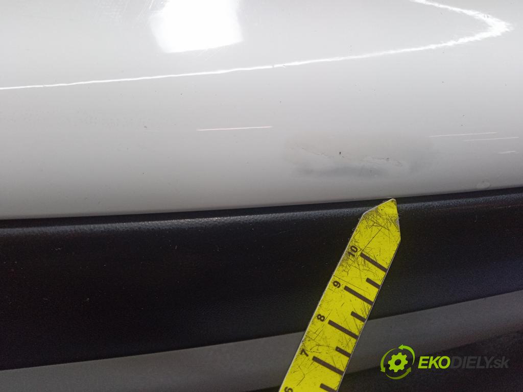 Volkswagen Golf 2002 nárazník před 01