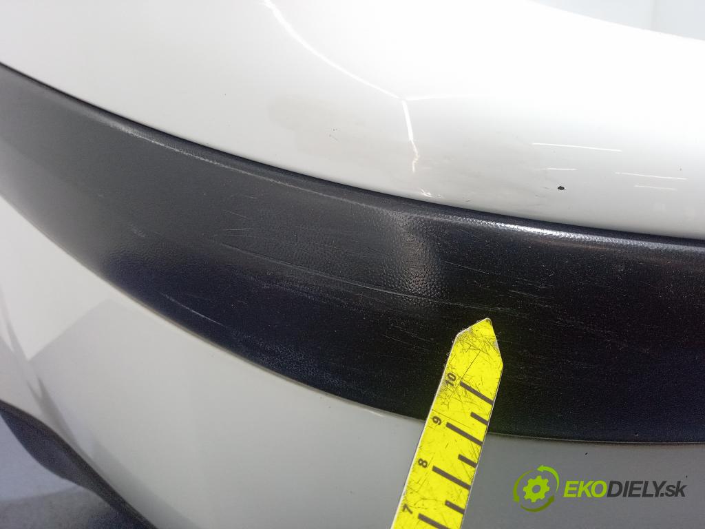 Volkswagen Golf 2002 nárazník před 01