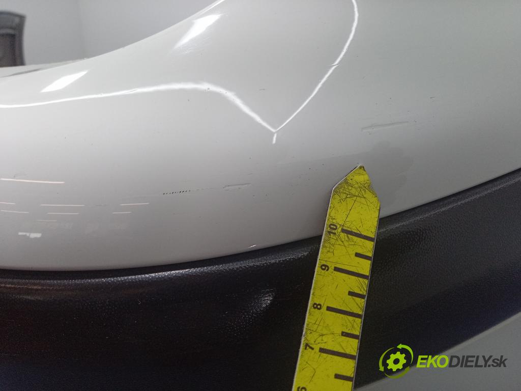 Volkswagen Golf 2002 nárazník před 01