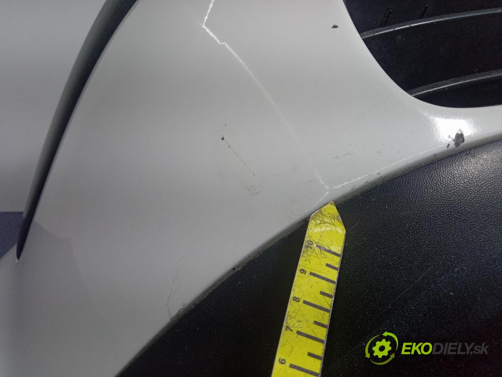 Volkswagen Golf 2002 nárazník před 01