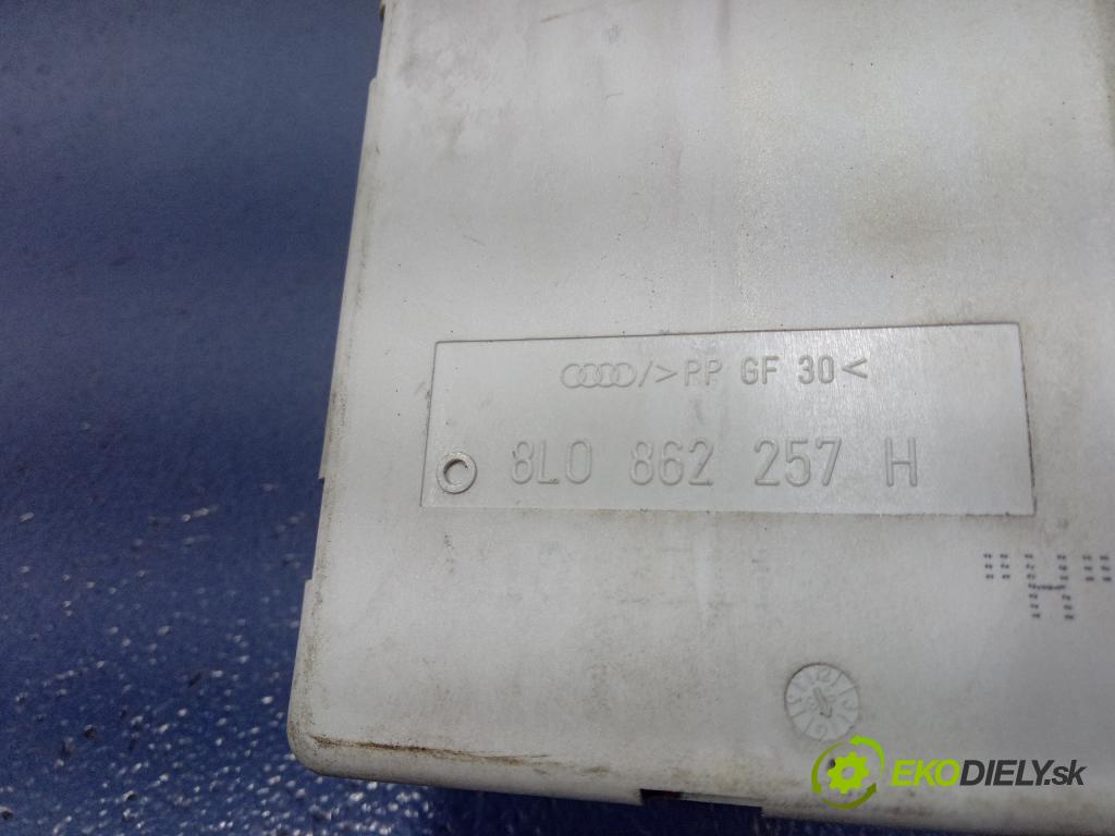 Audi A3 1999 pompa Centrálny: Zámok: 8L0862257H