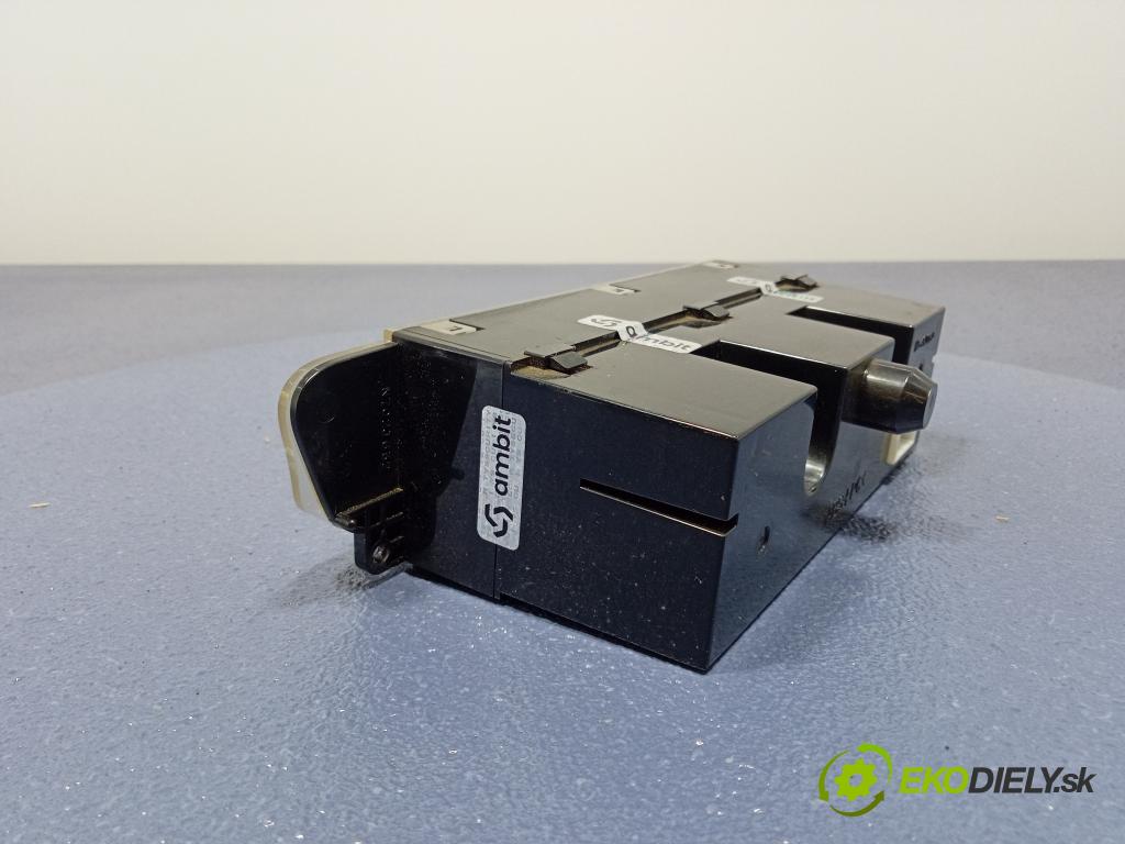 Mitsubishi Colt 2005 Zobrazit: Rádio: / GPS MR587777