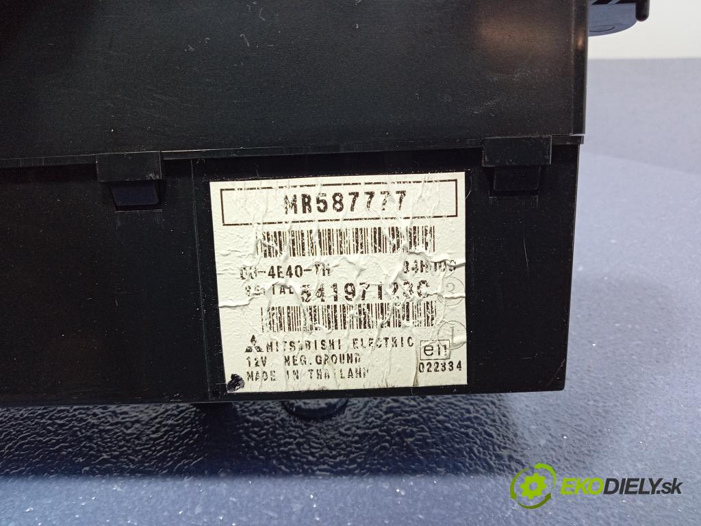 Mitsubishi Colt 2005 Zobrazit: Rádio: / GPS MR587777