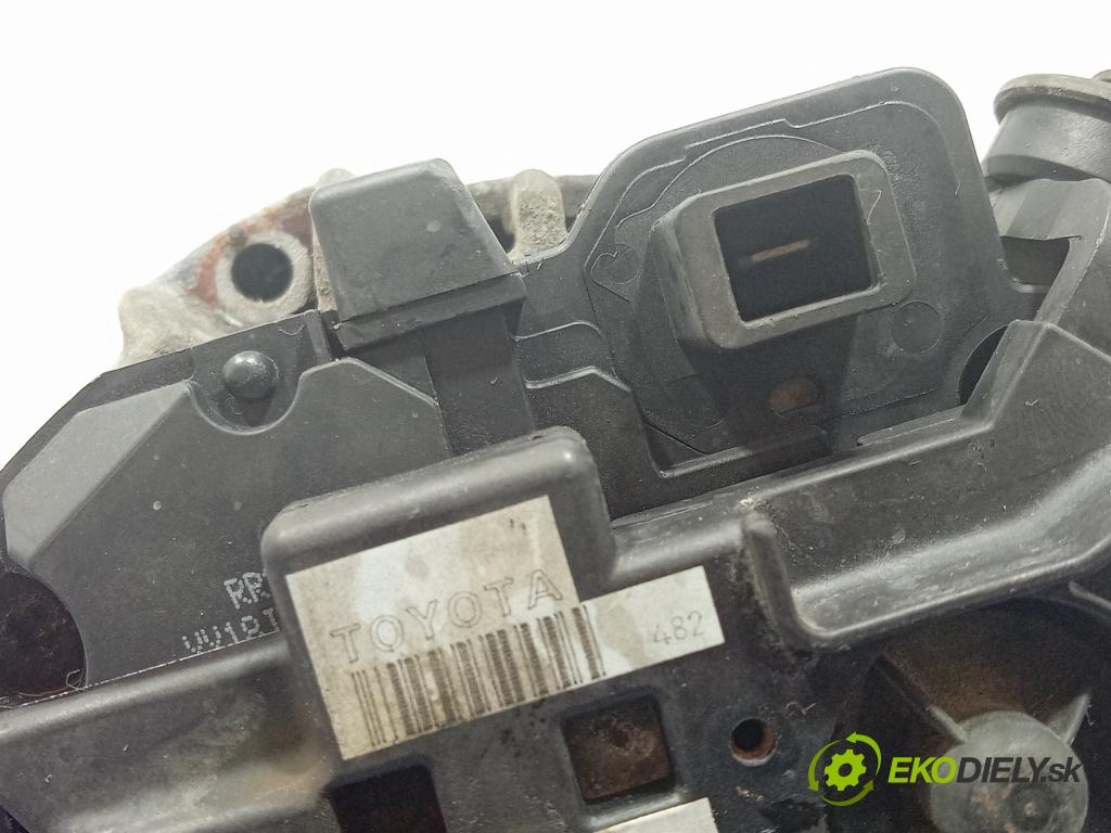 Toyota Avensis 2.0 sol 2004 Alternator 0124325085