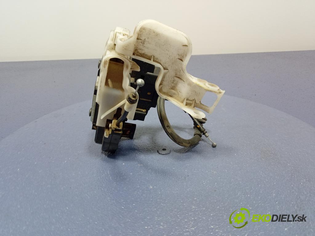 Kia Ceed 2009 zámek dveře před v pravo: 01