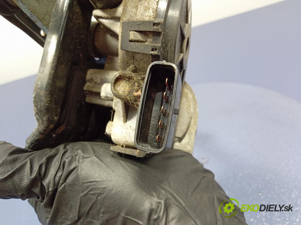 Kia Ceed 2009 mechanismus motorek Stěrače: před 01