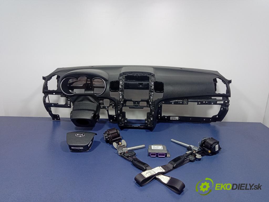 Kia Sorento 2014 kokpit,pristrojová doska 01