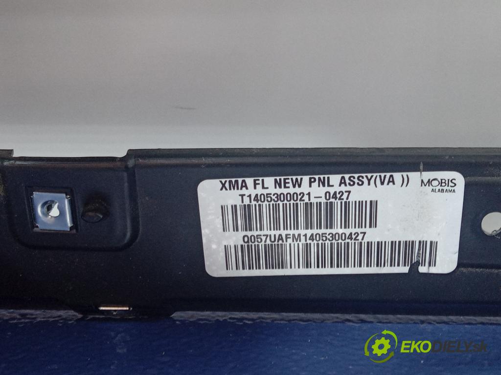 Kia Sorento 2014 kokpit,pristrojová doska 01