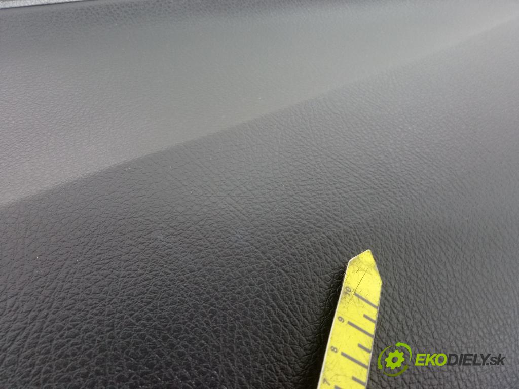 Kia Sorento 2014 kokpit,pristrojová doska 01