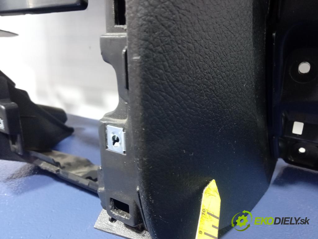 Kia Sorento 2014 kokpit,pristrojová doska 01