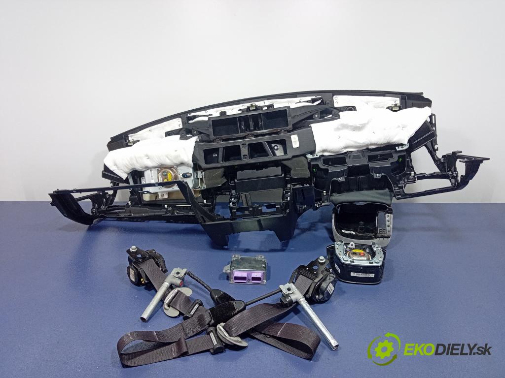 Kia Sorento 2014 kokpit,pristrojová doska 01