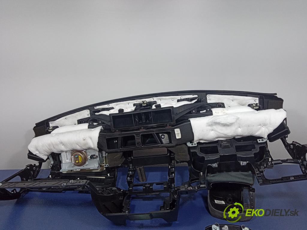 Kia Sorento 2014 kokpit,pristrojová doska 01