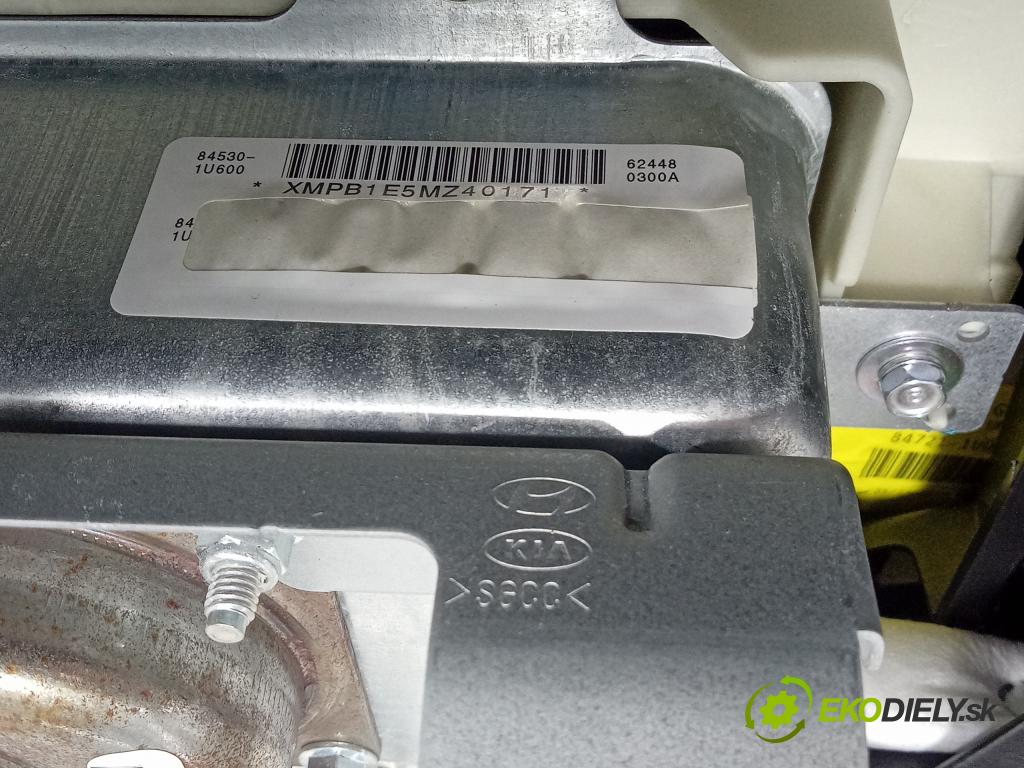 Kia Sorento 2014 kokpit,pristrojová doska 01