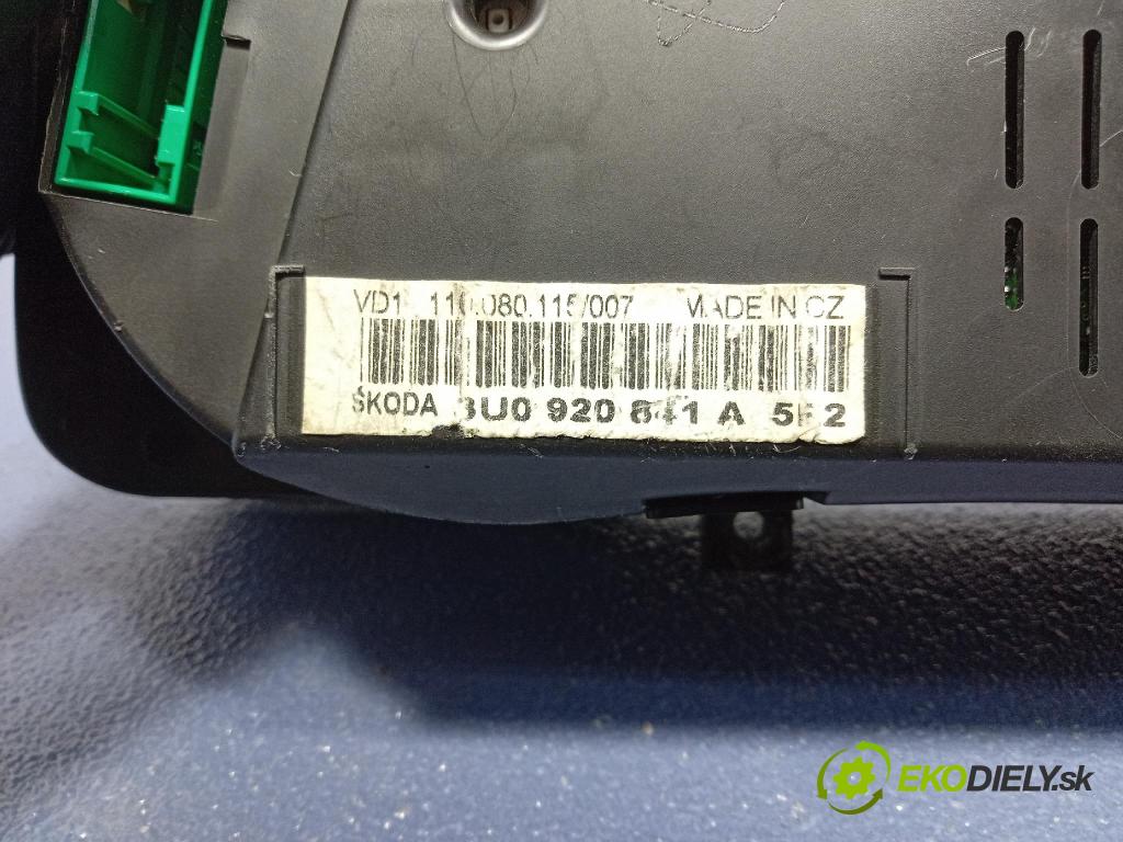 Skoda Superb 2004 prístrojovka/ budíky 3U0920841A