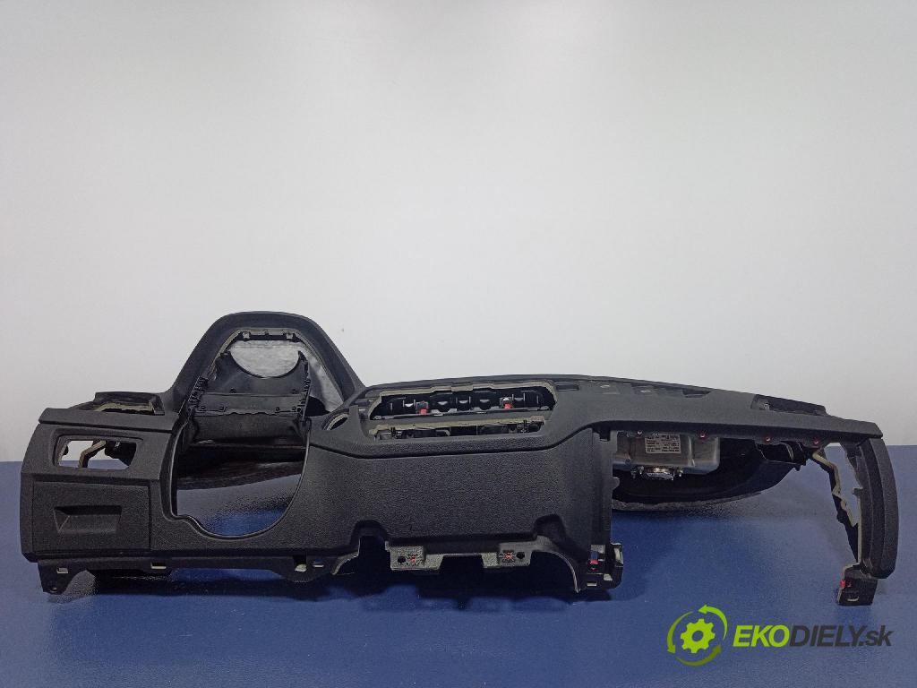 Bmw M2 2019 kokpit,pristrojová doska 01