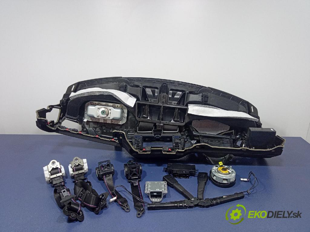 Bmw M2 2019 kokpit,pristrojová doska 01