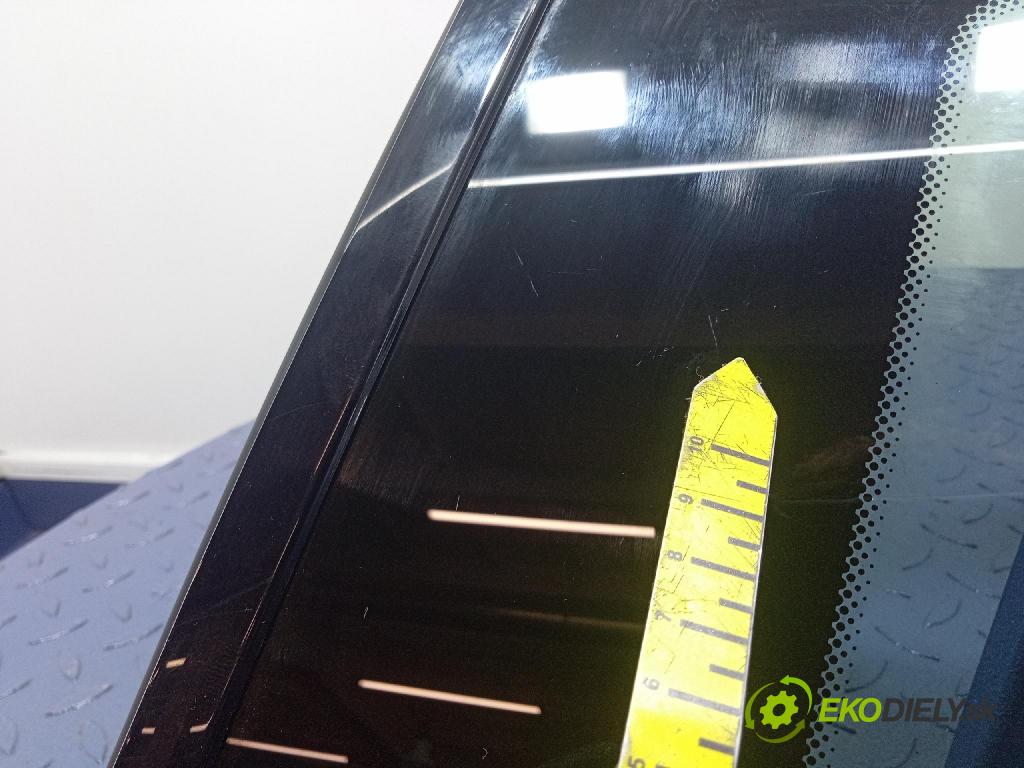 Bmw M2 2019 sklo Karoséria: zad 01