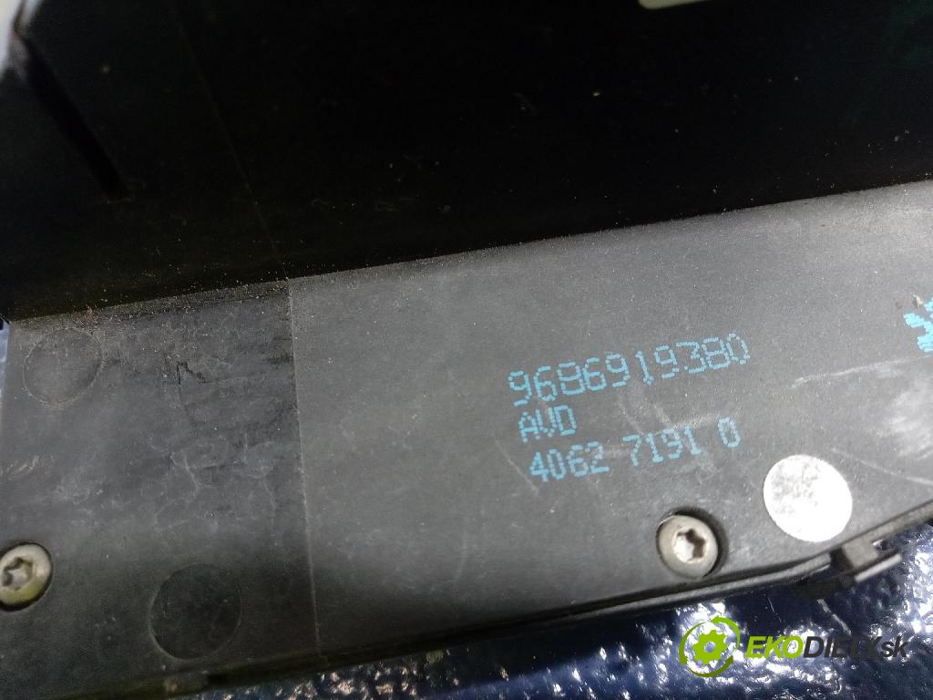 Citroen Ds5 2015 zámek dveře před v pravo: 9686919380