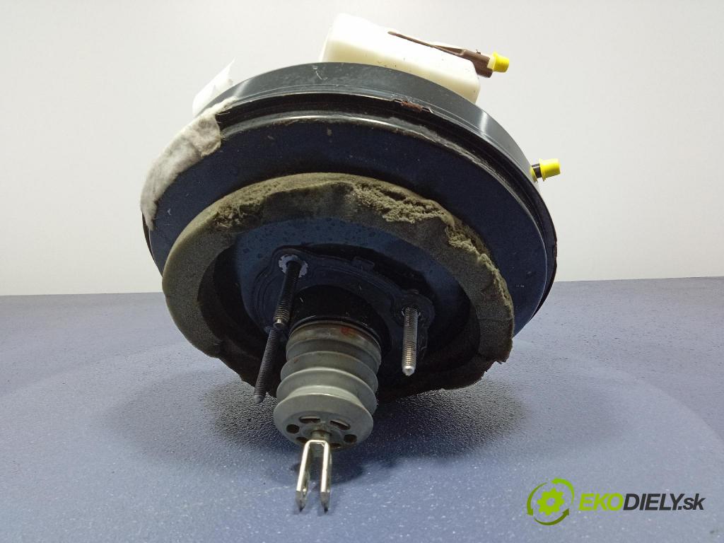 Citroen Ds5 2015 servo Brzdní: 9807840180