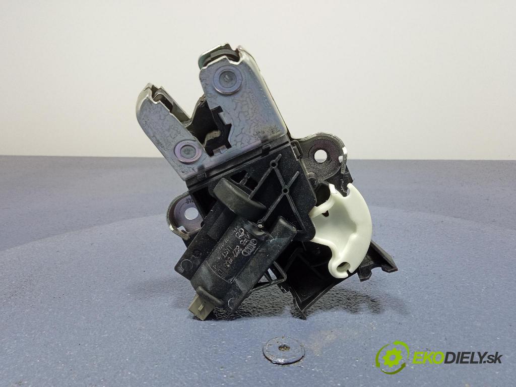 Volkswagen Passat 2009 zámek Klapky: kufr 4F5827505D