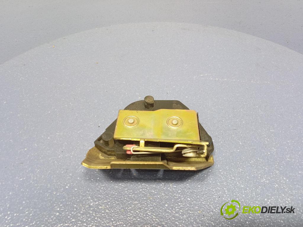 Citroen C8 2.0 hdi 2003 zámek dveře Zad: v pravo: 01