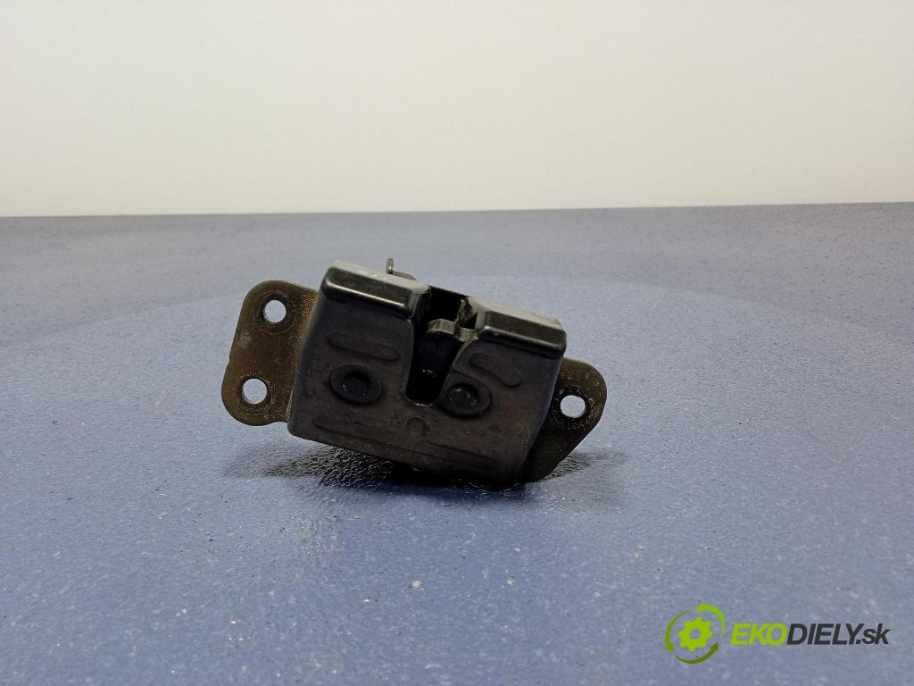 Kia Cee\'d 2006 zámek Klapky: kufr 01