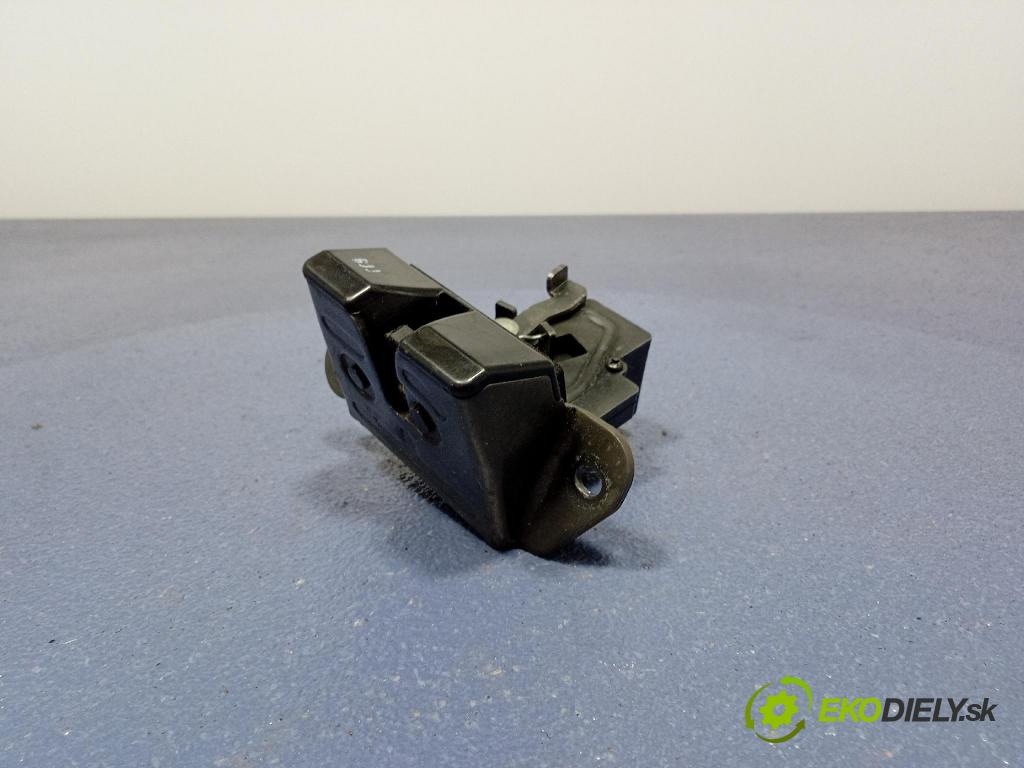 Kia Cee\'d 2006 zámek Klapky: kufr 01