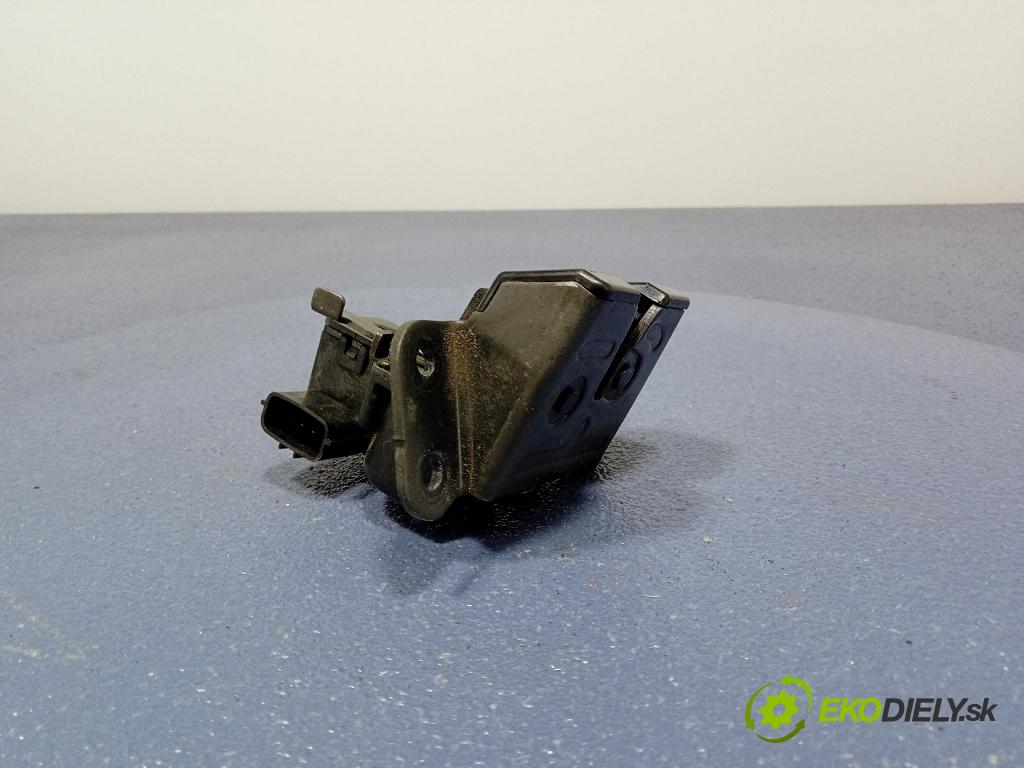 Kia Cee\'d 2006 zámek Klapky: kufr 01