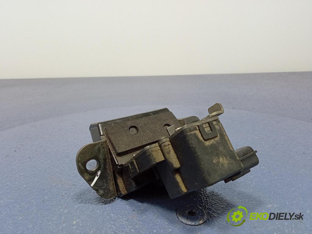 Kia Cee\'d 2006 zámek Klapky: kufr 01
