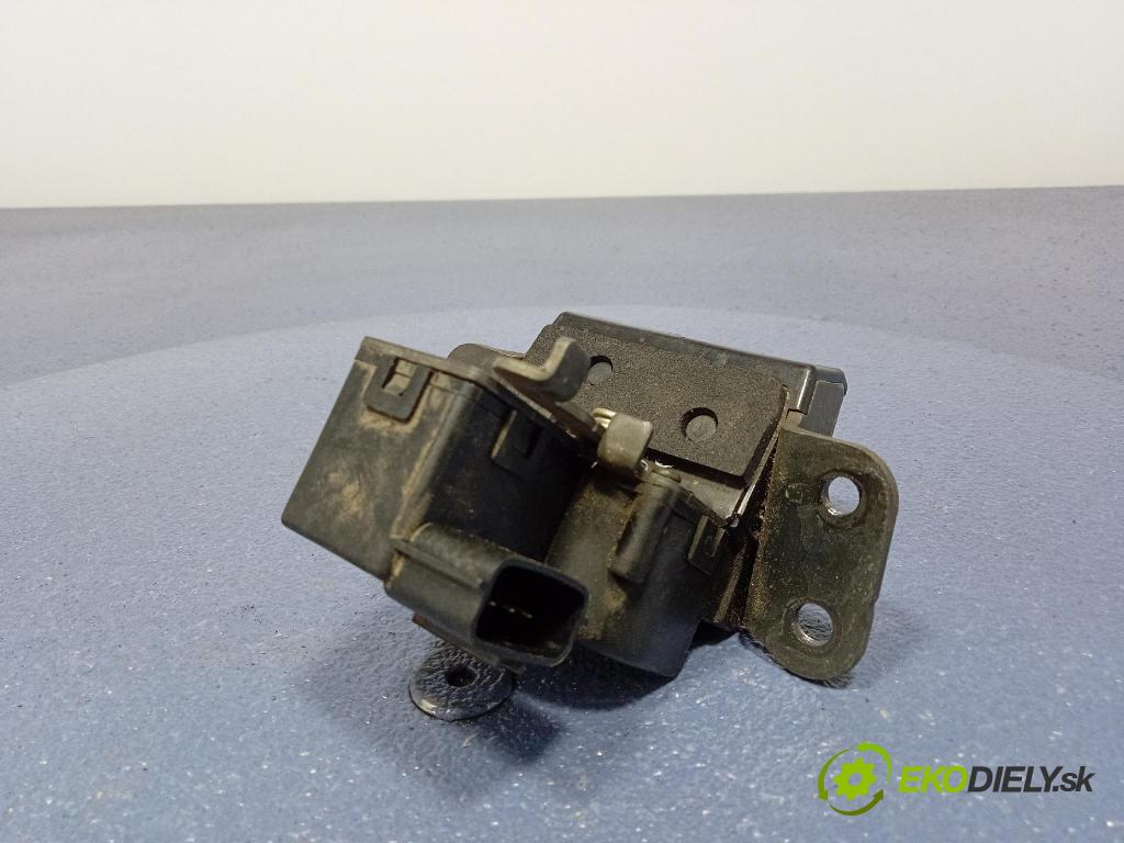 Kia Cee\'d 2006 zámek Klapky: kufr 01