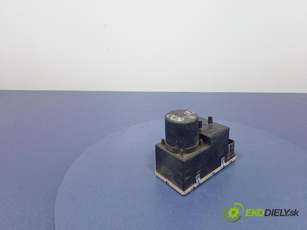 Audi A4 2000 pompa Centrálny: Zámok: 8D0862257B